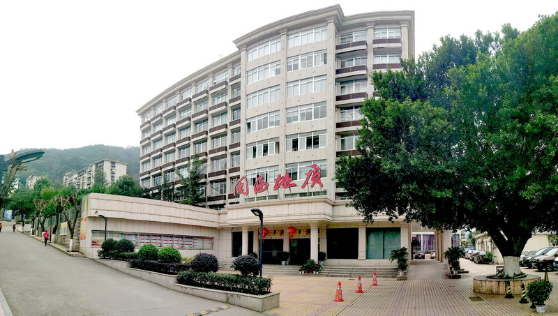 主楼800.jpg 主楼800.jpg